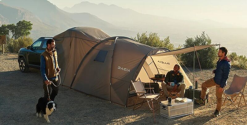 Camping mit dem Duster: das Heckklappenzelt als Sterne-Hotel